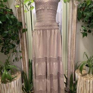 Chic Lace Maxi Dress in Cream